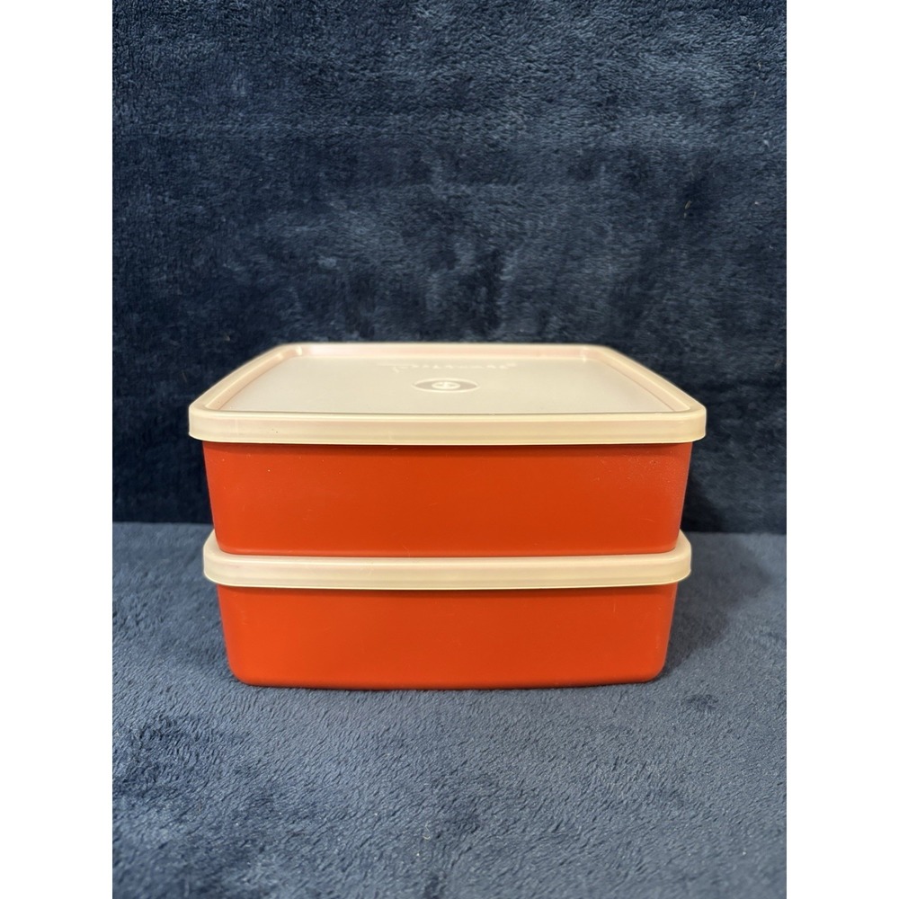 2 Tupperware 1458-8 Paprika Square Sandwich Storage Container & Lid 6" X 6" X 2"